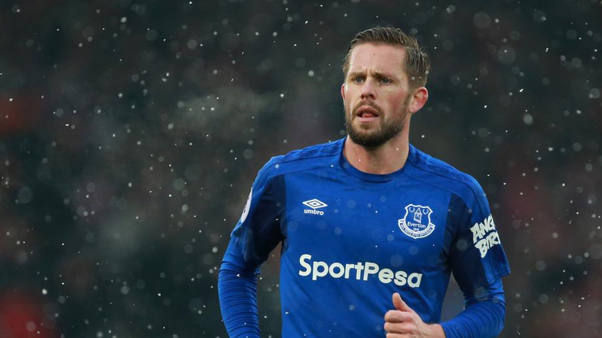 足球VS篮球：两项体育运动的受欢迎程度对比分析，足球和篮球哪个影响力大知乎